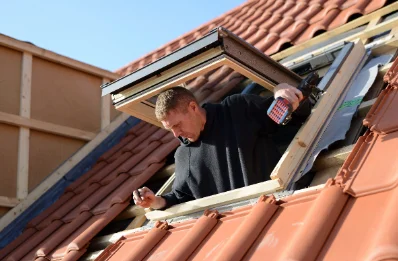 Pose de fenêtres de toit Velux à Montréverd